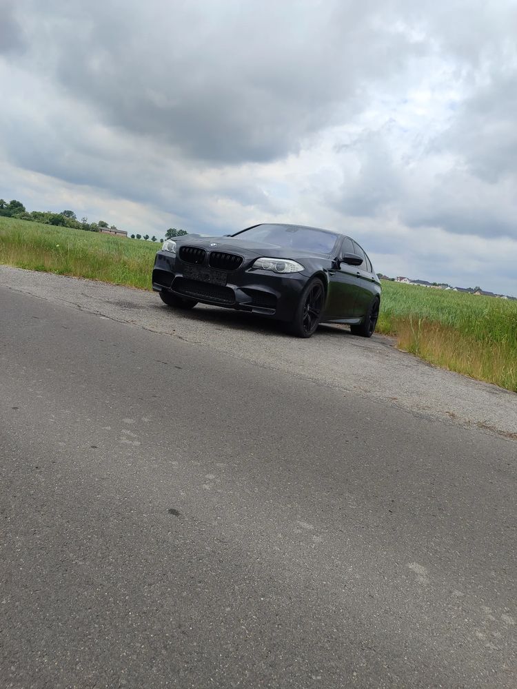 BMW M5 2011