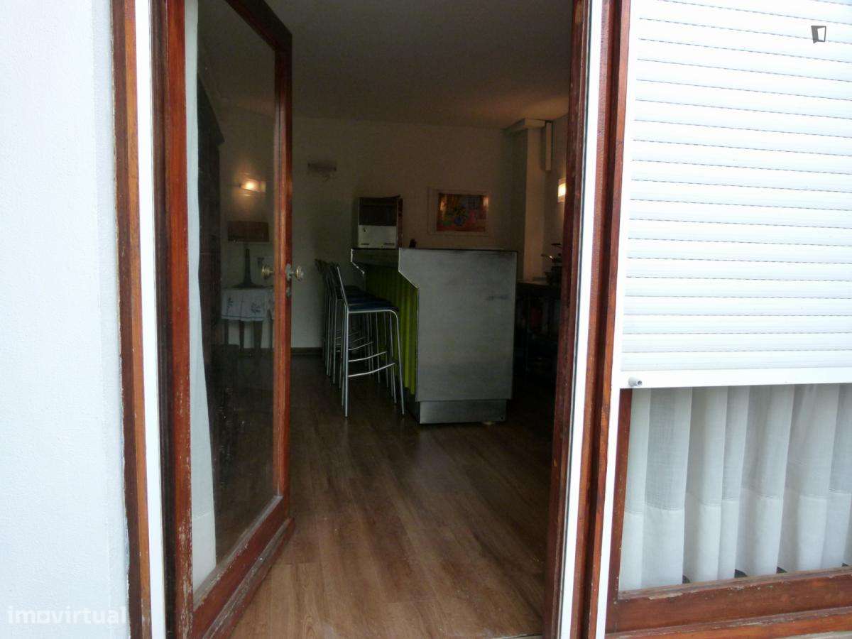 Quarto - localizado em Paranhos Porto - Grande imagem: 2/14