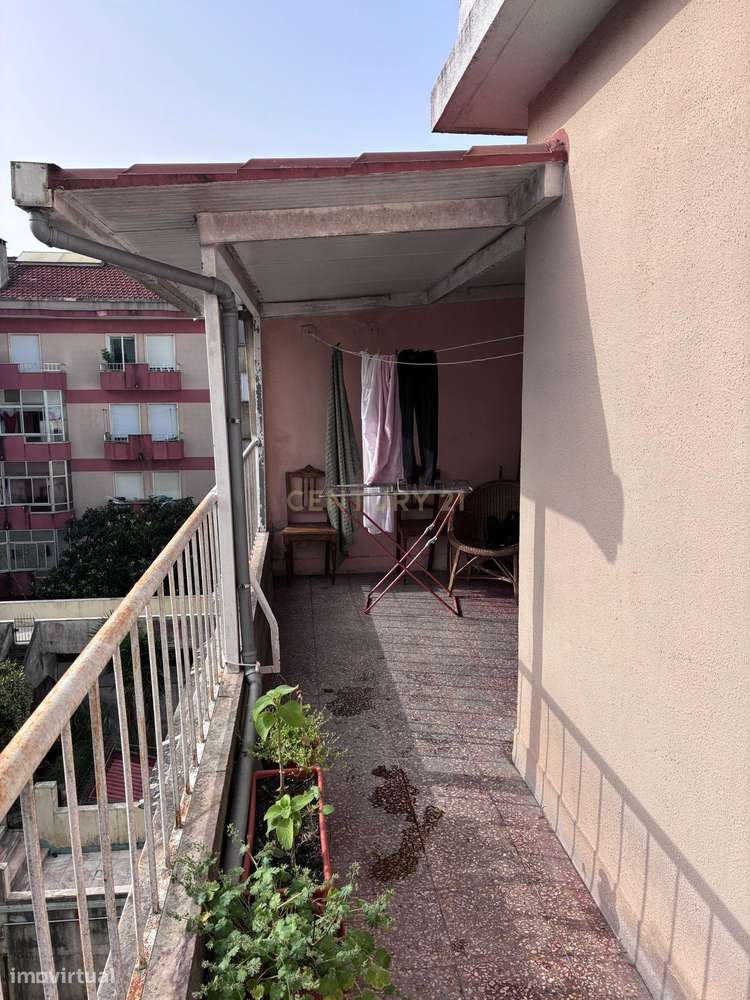 Excelente oportunidade em Queluz – T1 transformado em T2 com elevado p-8