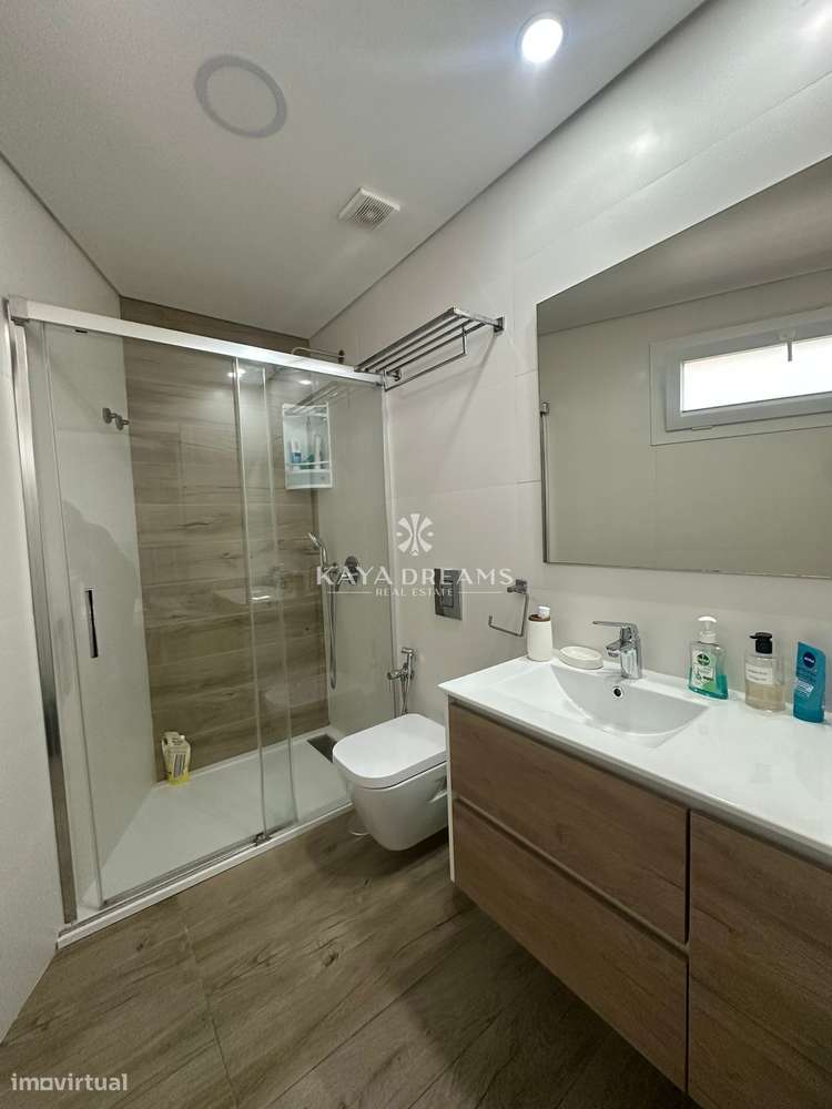 Moradia Semi Nova T4 de Luxo em Famões, a um Passo de Lisboa-21