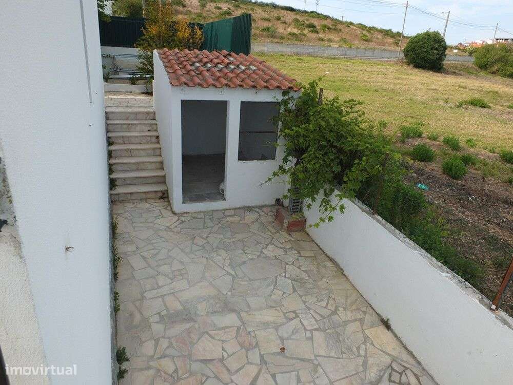 Moradia T3 com logradouro junto à Praia de São Julião - Grande imagem: 4/33