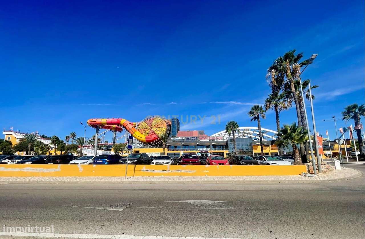 Exclusivo Apartamento T2 - Quarteira - Lugar de Garagem - Varandas - P-27