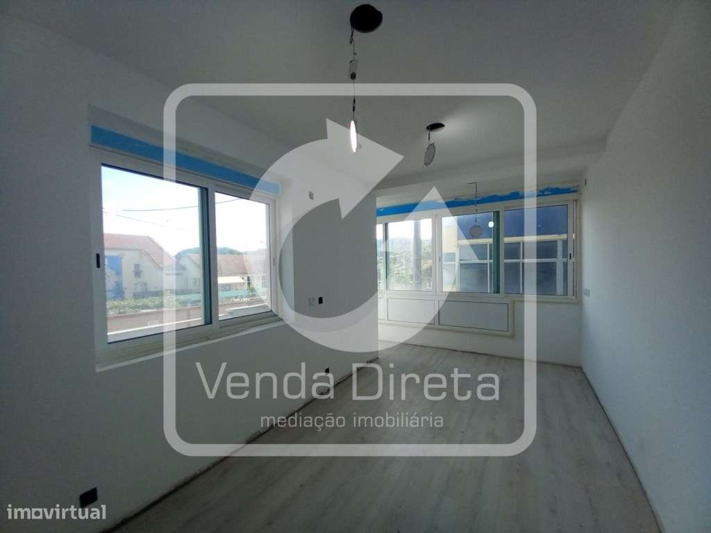 Apartamento T4 remodelado no Laranjeiro-19