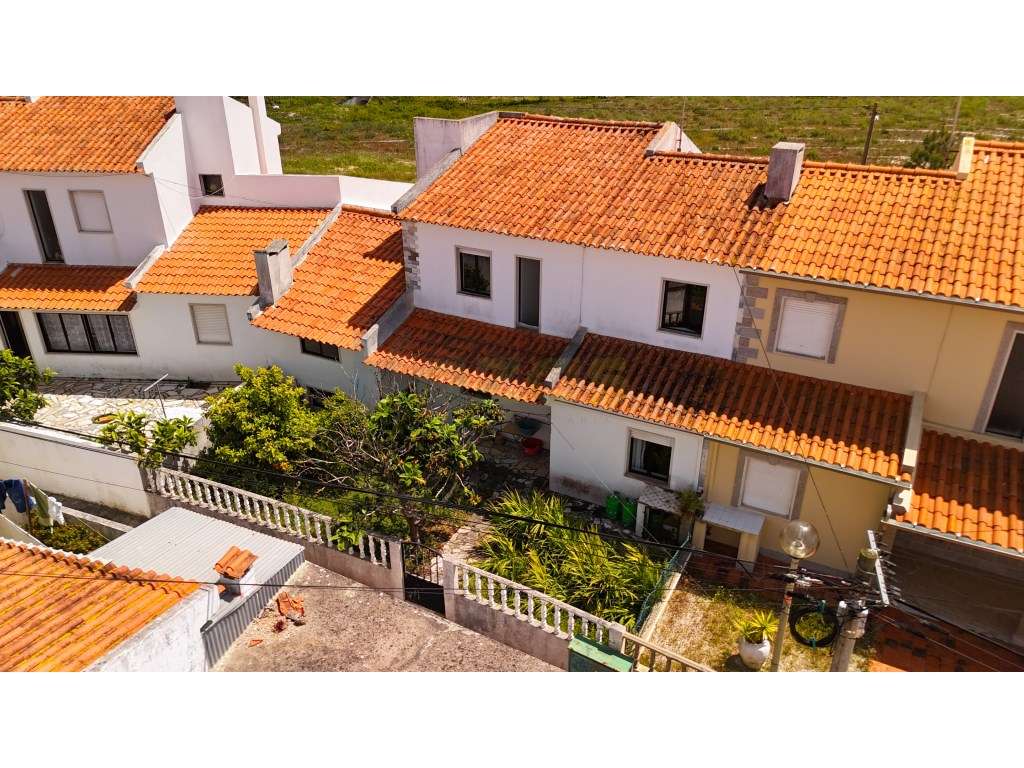 Moradia Usada T4, em banda, na Nazaré.-3