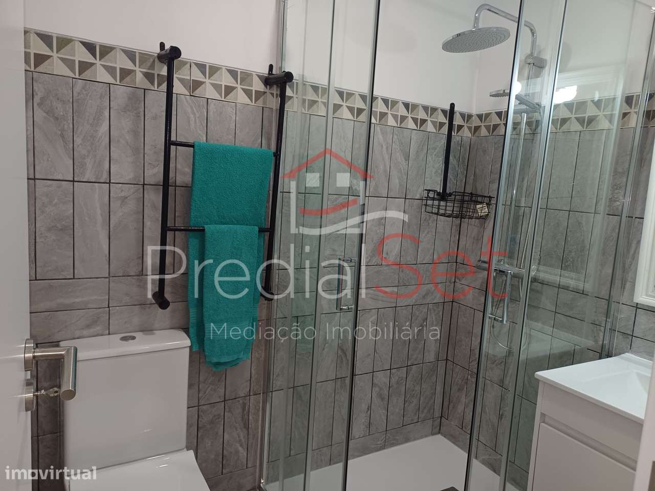 Moradia T3 Totalmente remodelada em Setúbal-17