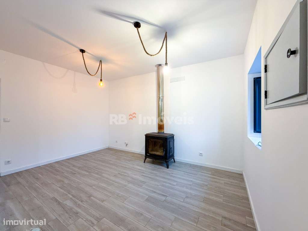 Moradia Totalmente Renovada T1+1 com espaço exteiror - S. Pedro de ... - Grande imagem: 4/55