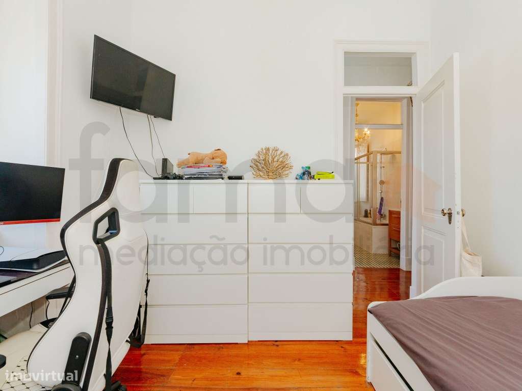 Moradia Bifamiliar T10 com Piscina e Elevada Rentabilidade - Parede...-41
