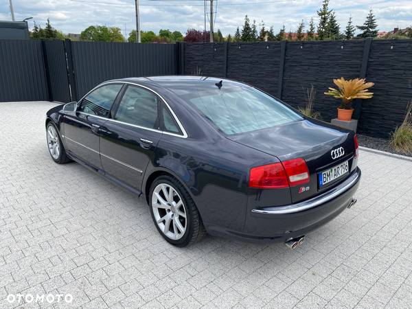 Audi A8 4.2 Quattro - 6