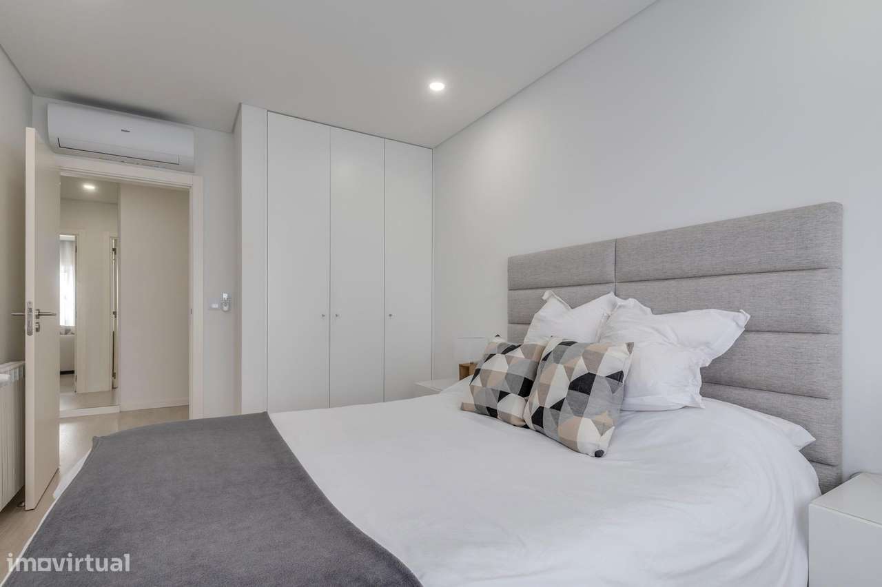 T2 Moderno (2020) com Box para 2 Carros na Urb Casas do Lago,...-16