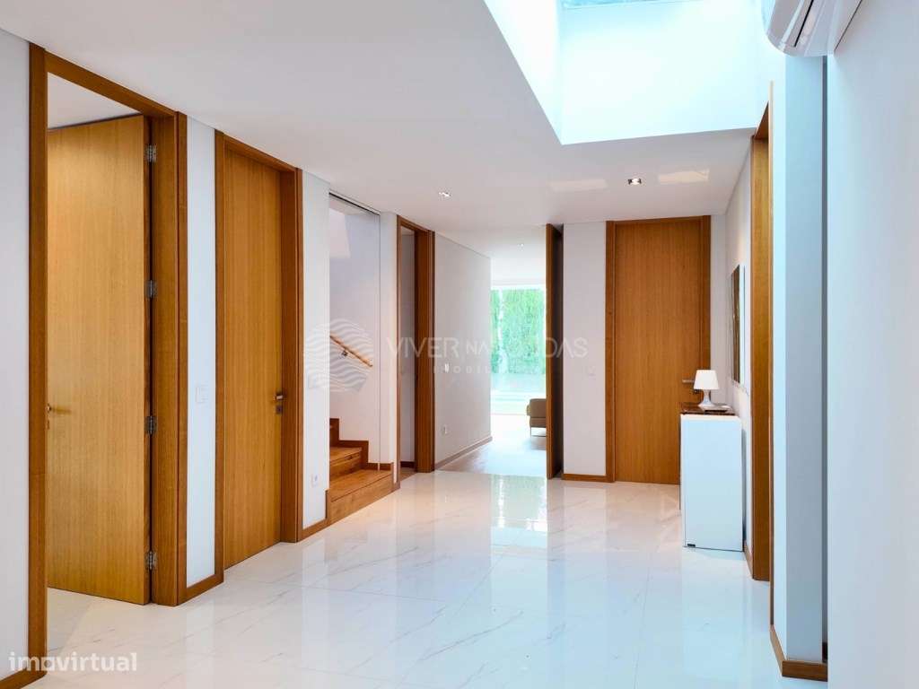 Luxuosa Moradia com 548 m2 - Premium com Piscina - 25 minutos do PORTO-11