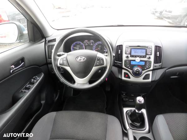 Hyundai I30 i30cw blue 1.6 CRDi Trend - 28