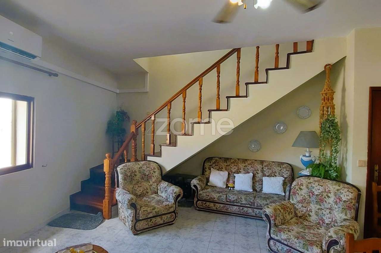 Moradia T3 em Cimo de Vila da Castanheira-4