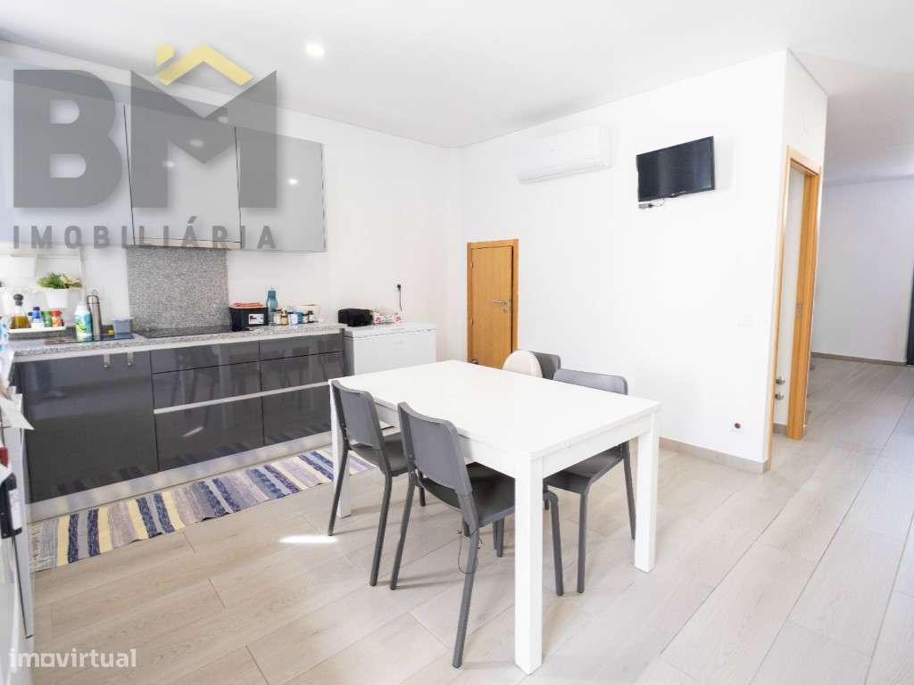 Moradia V2 Totalmente Renovada com Quintal Privativo - Castelo Branco - Grande imagem: 4/23