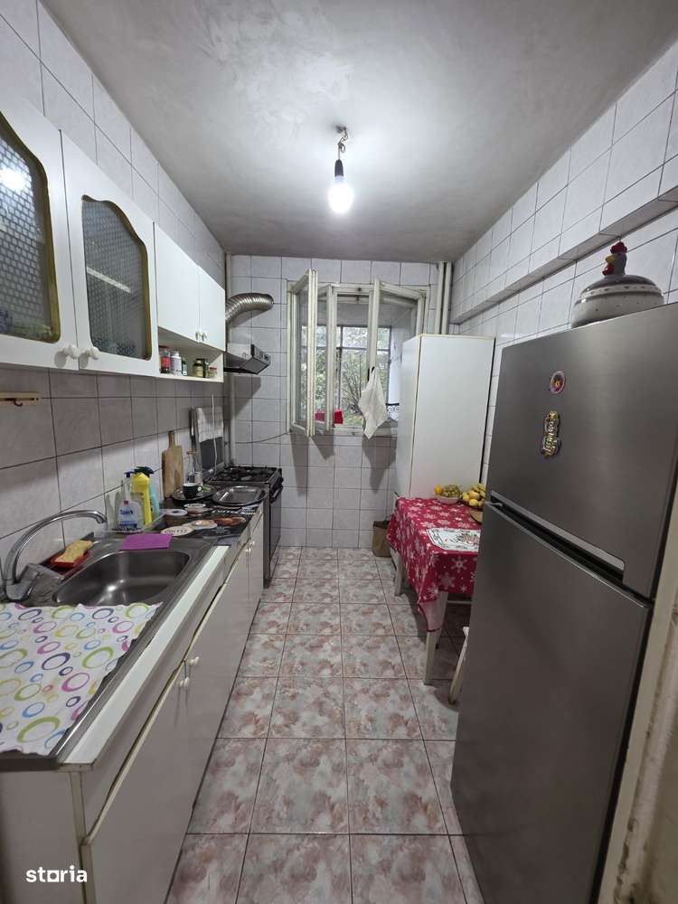 Apartament de 3 camere, 67 m², Bloc din 1962, Parter, Bucuresti