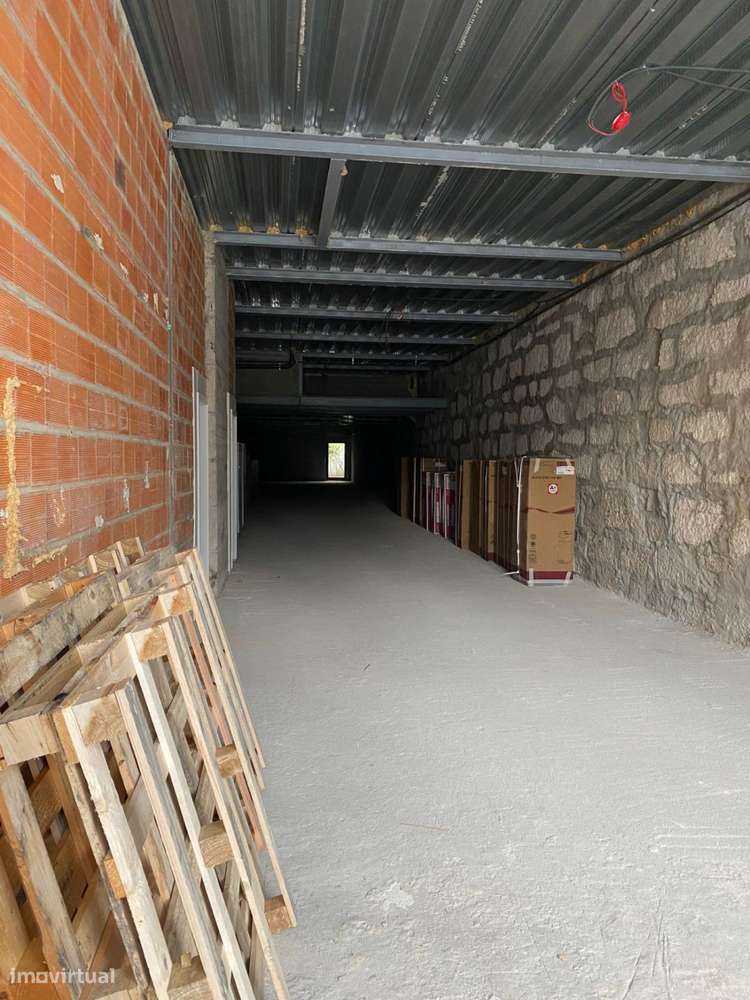 Loja no centro do Porto com 300 m2-2