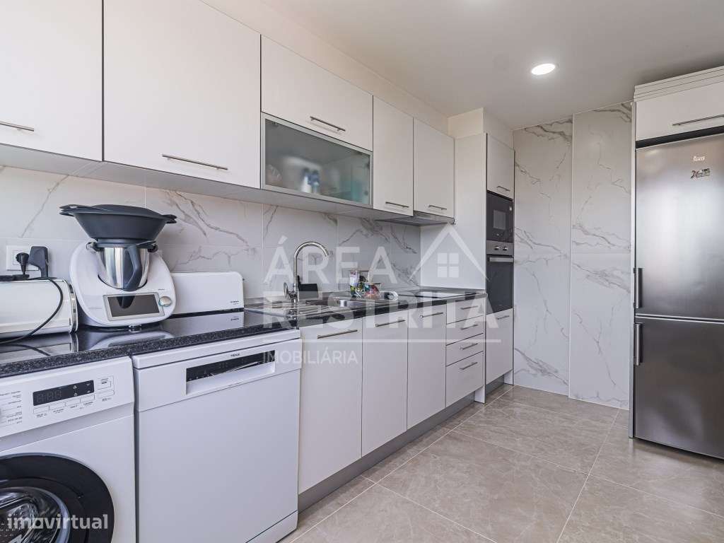 Apartamento T2+ 1 em Corroios.-7