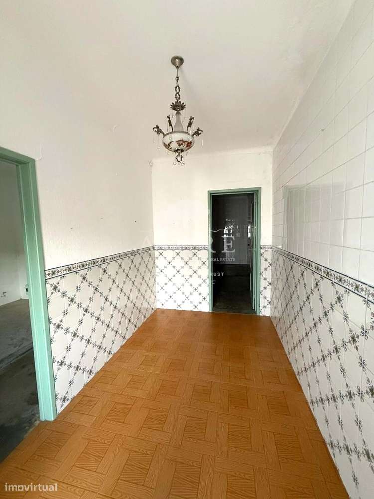 Casa T2 para Remodelar com Terreno Urbano no Ciborro – Montemor-o-Novo - Grande imagem: 5/26