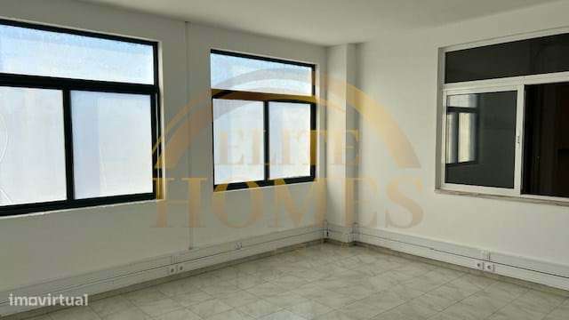 Armazém para venda na Quinta do Anjo.-34