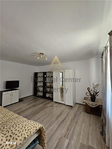 PROPRIETATE DE VANZARE in Sl&#259;nic Moldova cu 2 case pe teren de 2.-18