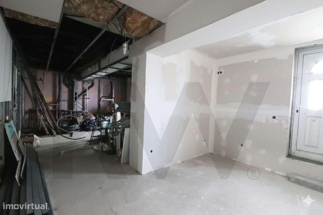 Moradia T3 para reabilitar com jardim e garagem em Jovim - Grande imagem: 5/19