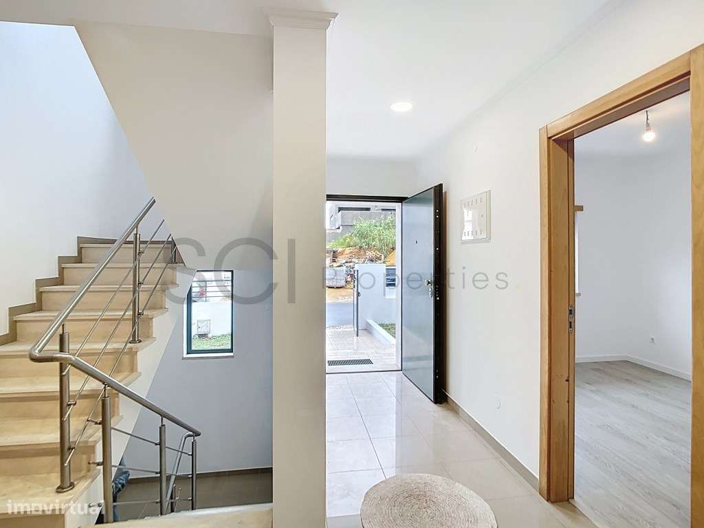 Moradia Isolada T5 no Feijó com Garagem de 100 m² - Grande imagem: 4/46