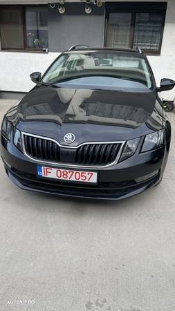 Skoda Octavia Combi Diesel 1.6 TDI DSG Ambition - 1