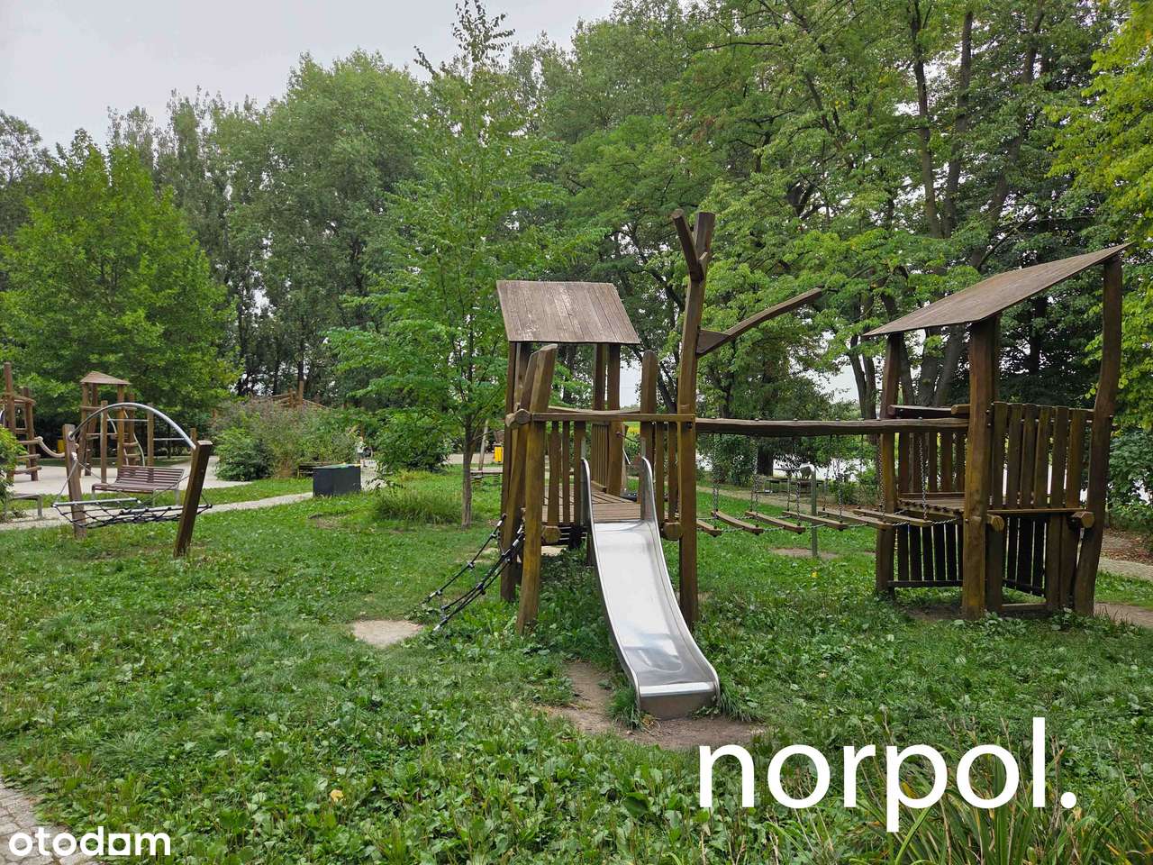 3 niezależne pokoje, osobna kuchnia, łazienka, toaleta, balkon-16