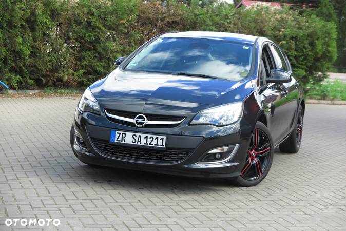 Opel Astra 1.4 Turbo Design Edition - 1