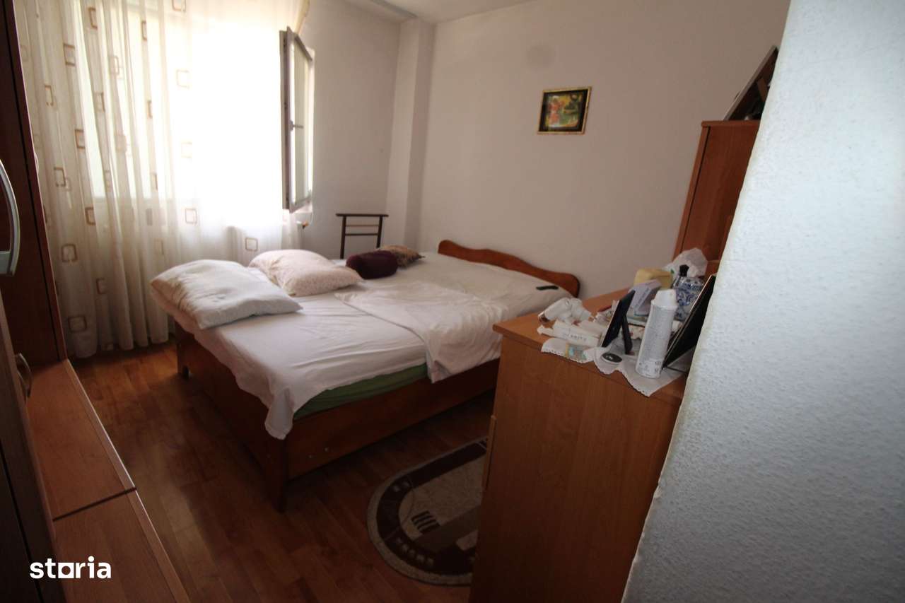 Apartament 3 camere, zona 9 Mai-1