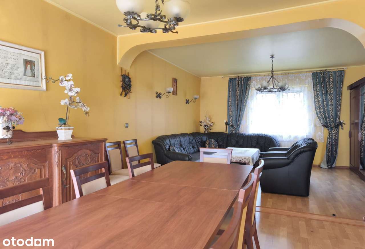 Solidnie zbudowany dom w dobrej lokalizacji.-8