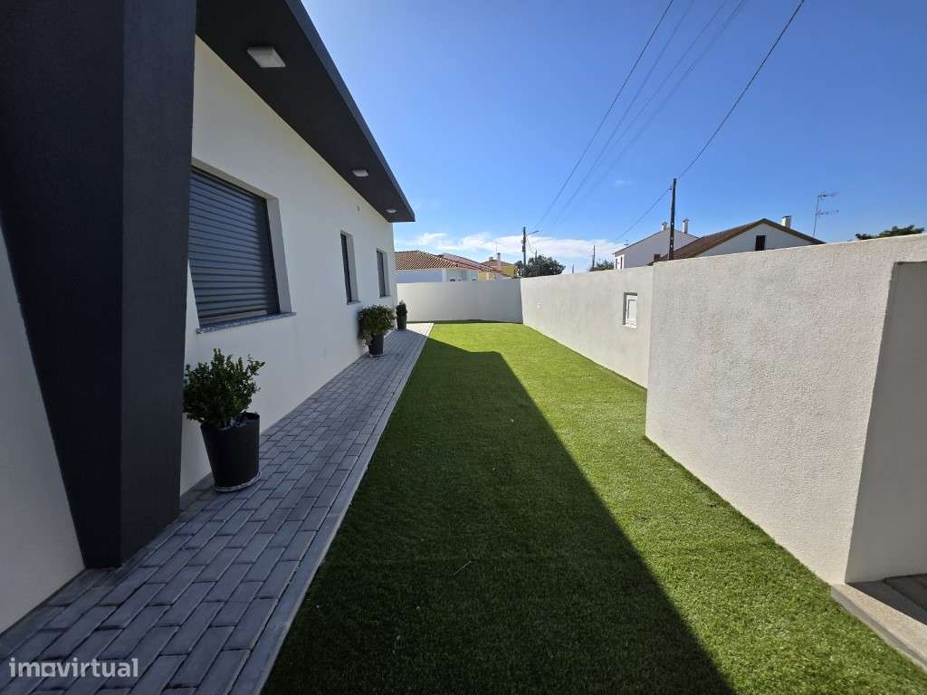 Moradia térrea T3 com garagem perto de Coruche-21