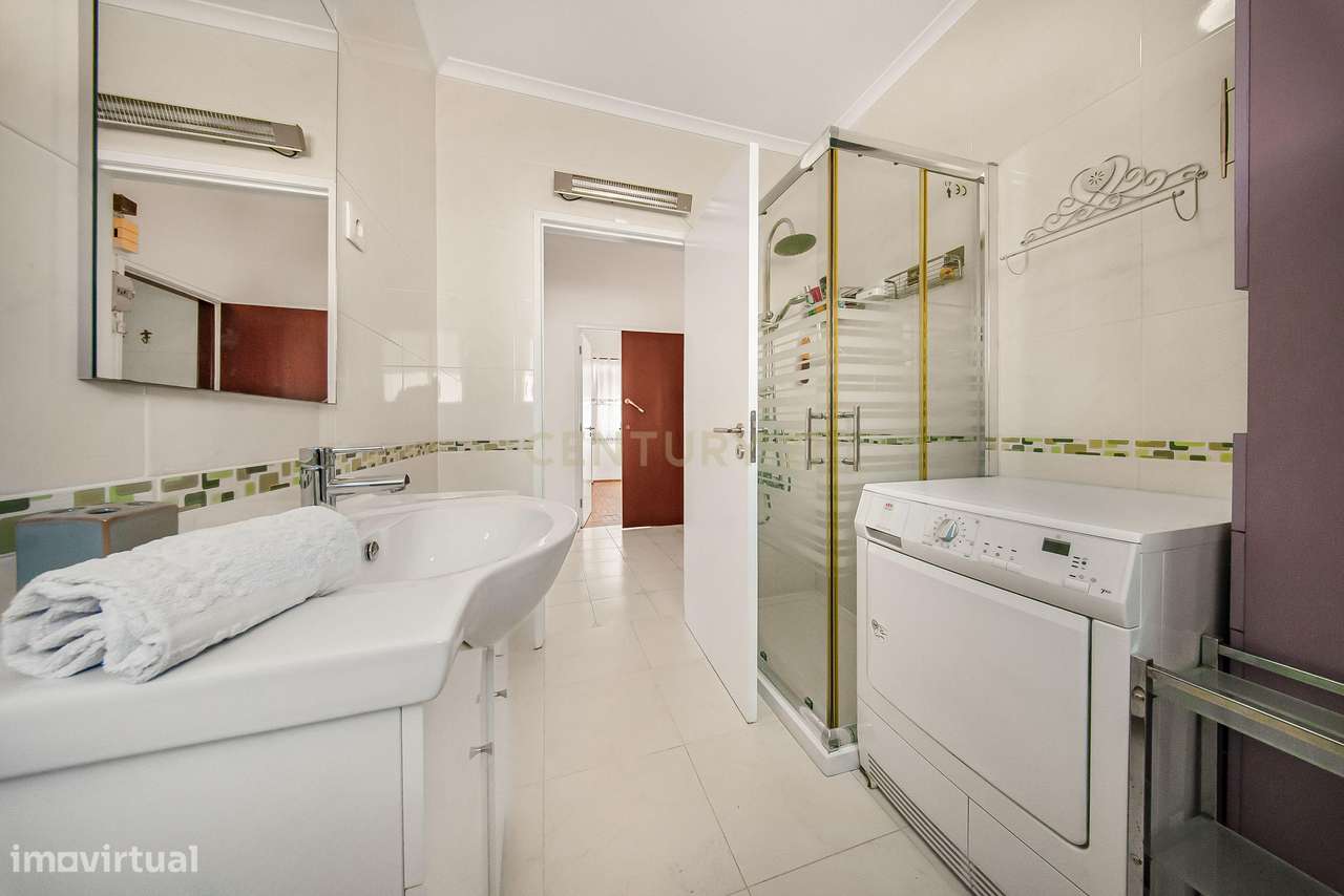 Moradia T4 com Churrasqueira, Jardim e Garagem – Excelente Exposição S-17