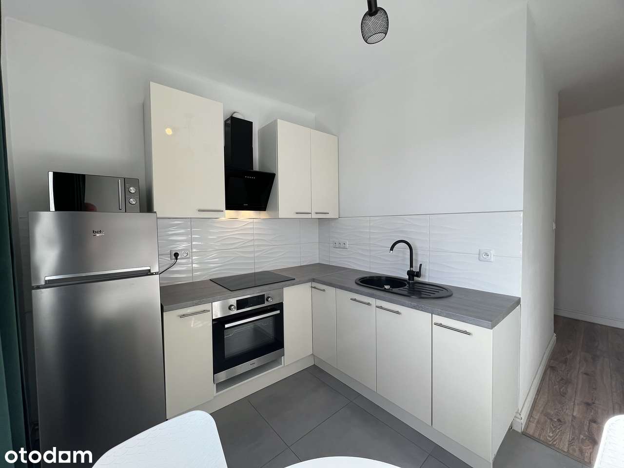 Kawalerka 37,4 m² po remoncie, blisko centrum, gotowa do zamieszkania-1