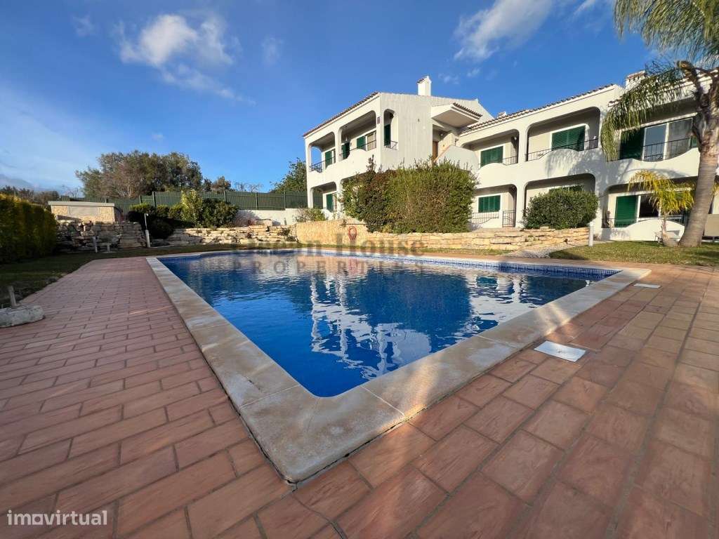 Apartamento com 3 quartos, piscina e garagem em Almancil.-0
