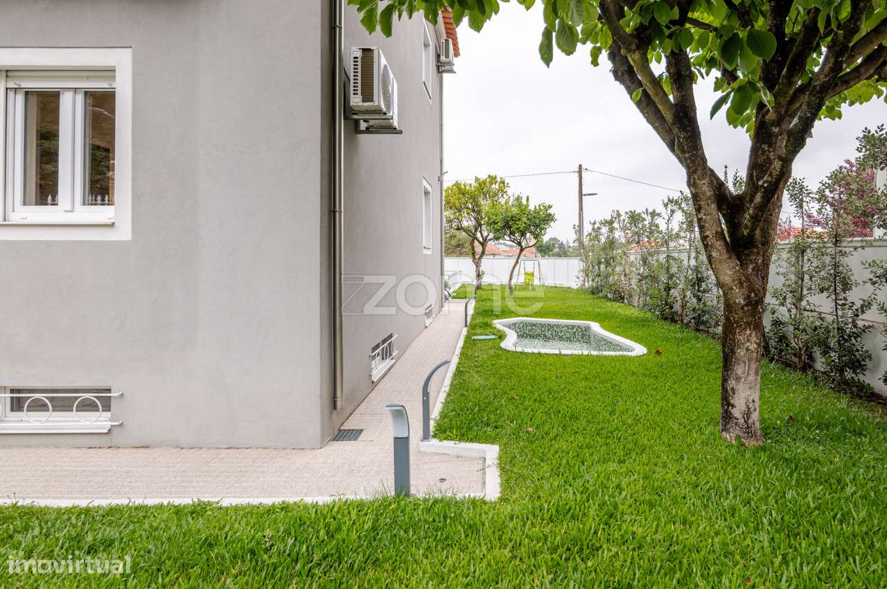 Moradia T3 renovada com jardim nas Antas-7