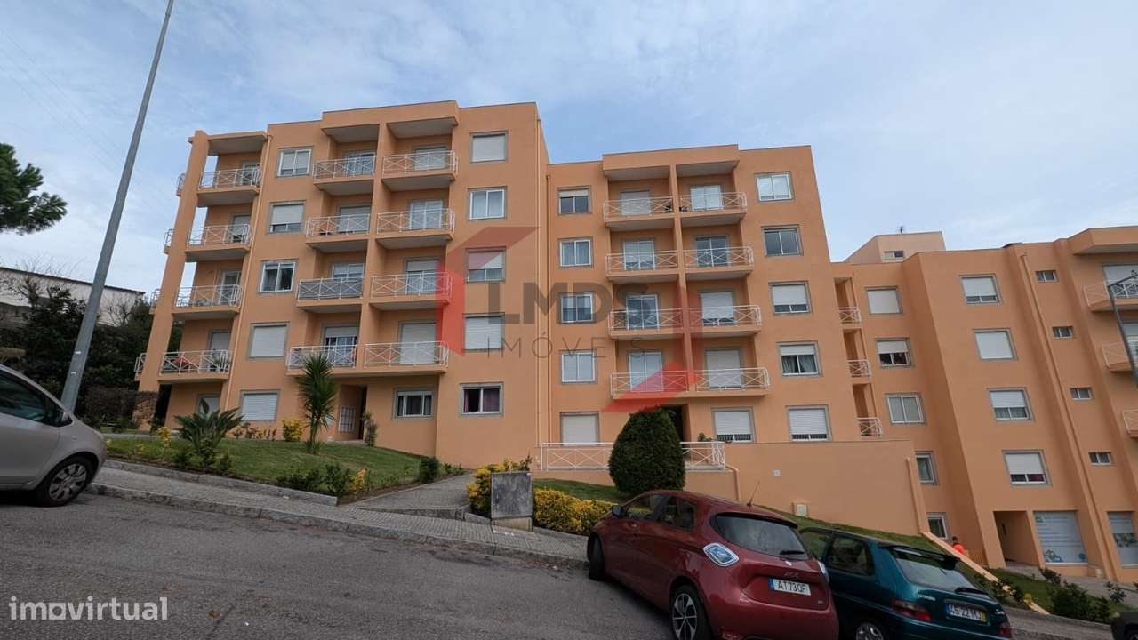 Apartamento T1+1 Valbom Centro-0