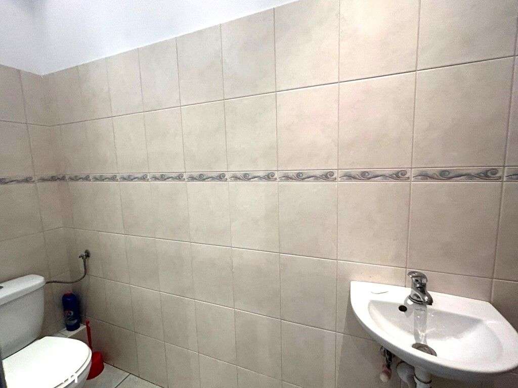 Wyremontowany lokal z wejściem z ulicy-11