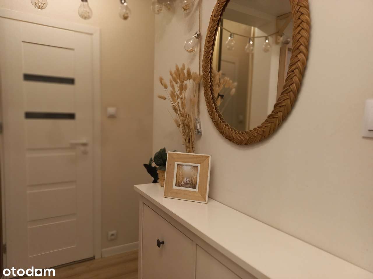 Jasne i wygodne, nowocześnie urządzone,  2 pokoje + piwnica-5