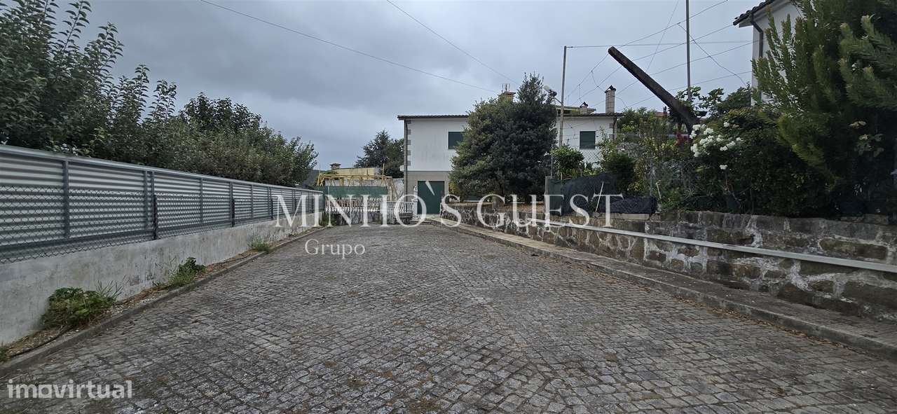 Moradia V4 Individual inserida em lote de 1800m2 - Nogueira, Braga - Grande imagem: 3/48
