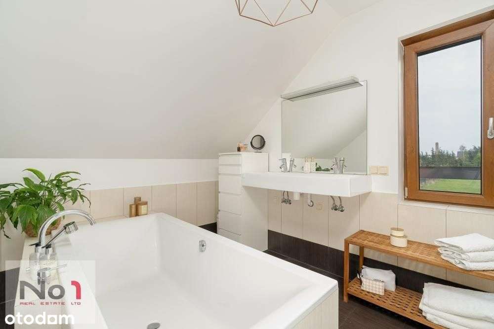 Wygodny dom dla dużej rodziny na dużej działce.-9