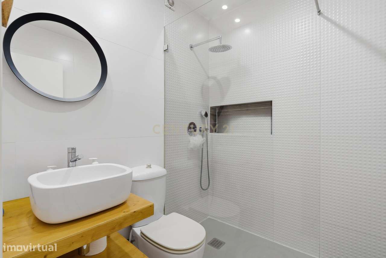 Apartamento T2 Totalmente Renovado com Estacionamento-15