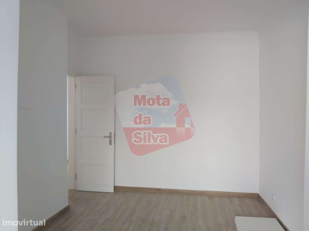 Excelente Apartamento T2 | Almada R/C com Logradouro - Grande imagem: 5/20