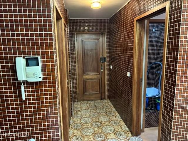 Apartamento T5 na Rua do Campo Alegre-14