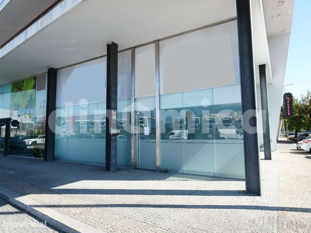 Loja Ampla e Bem Localizada em Zona Comercial - Excelente Oportunid... - Grande imagem: 1/20