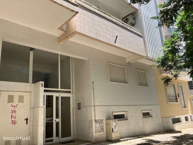 Lisboa Sul Almada Duplex T3 +1, com garagem-40