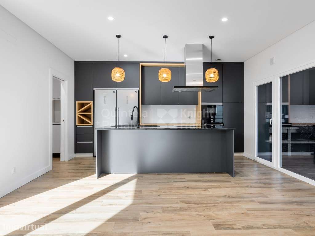 Moradia independente T4 com jardim e garagem em Samora Correia - Grande imagem: 4/25