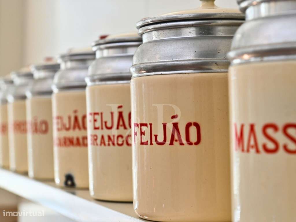 Apartamento T3 renovado no centro histórico de Lisboa-12