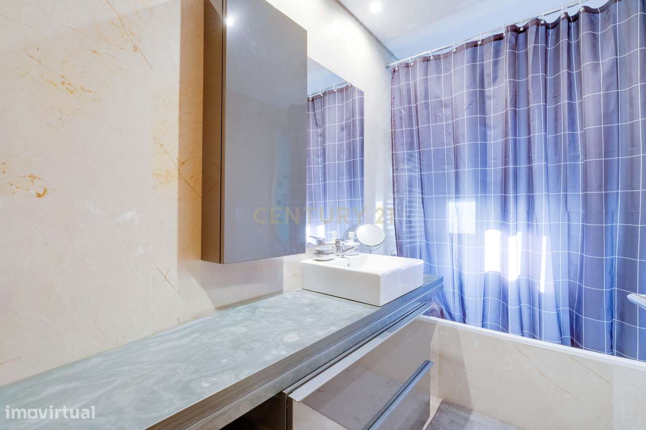 T4 com elegância e centralidade: O Seu Próximo Lar em Vila Nova de Gai-18