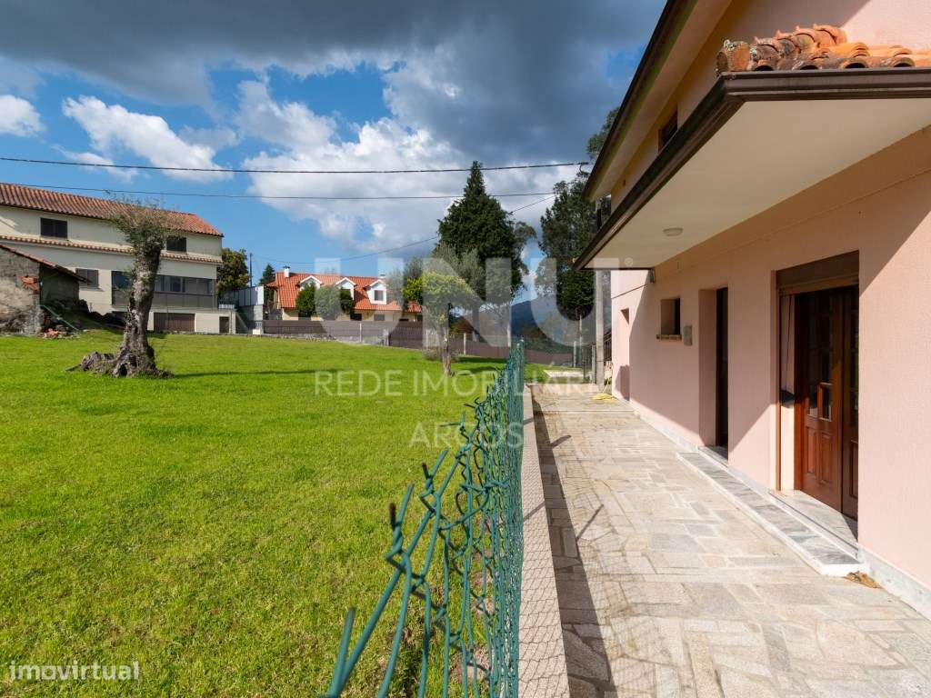 Moradia Bi-Familiar-9