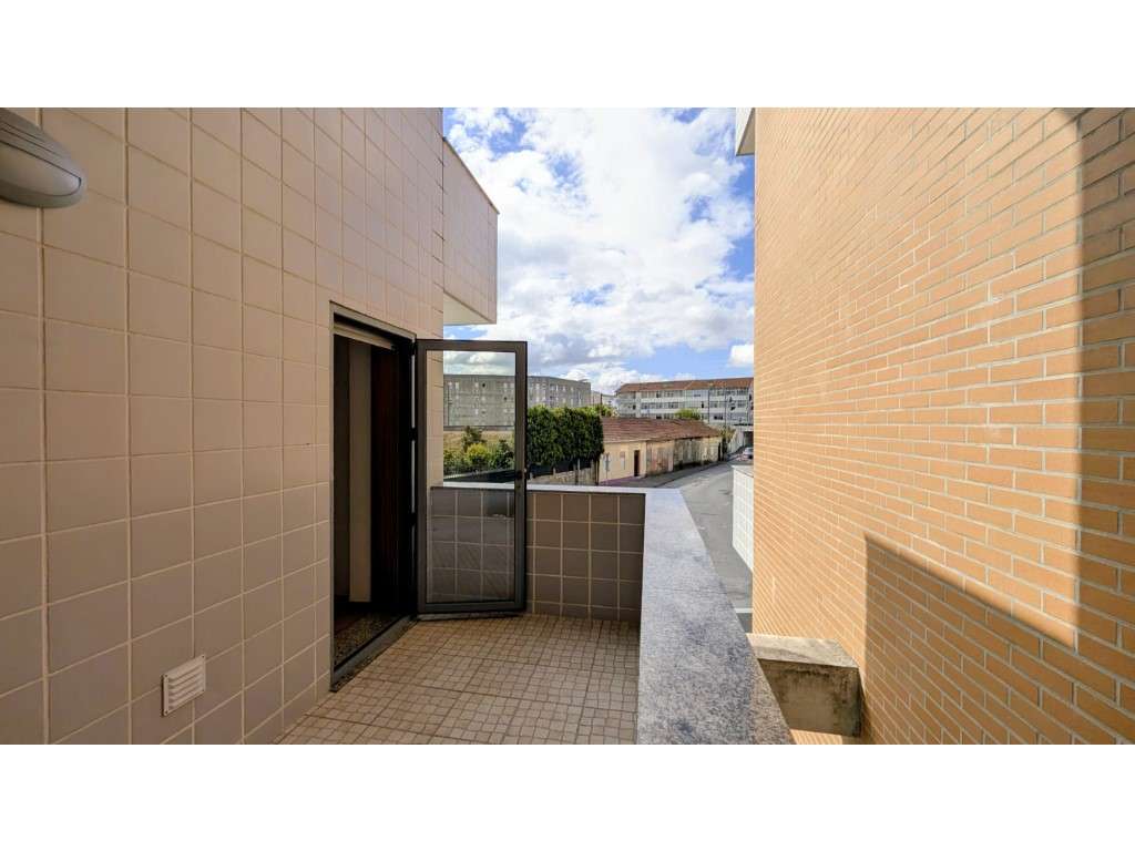 Oportunidade | T2 Semi-Novo Próximo da Estação de Ermesinde-17